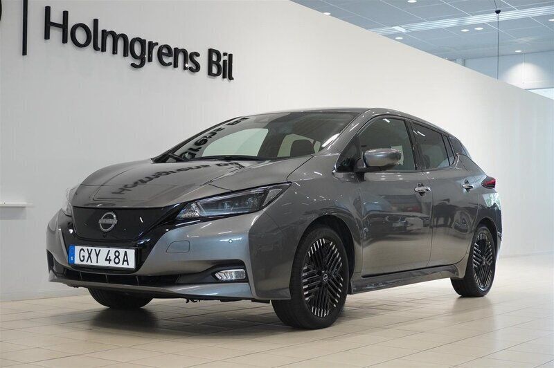 Grå (dark metal grey) Begagnad 2022 Nissan Leaf N-Connecta Halvkombi | 174 800 kr (Marknadspris) - Bild 1/4