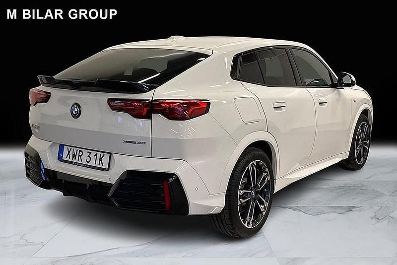 Begagnad BMW iX2 M Sport 230 kW (313 HK) 2024 Vit (alpinvit ) SUV
