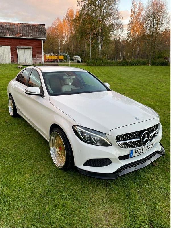 Vit Begagnad 2015 Mercedes C220 Sedan | 150 000 kr - Bild 1/4