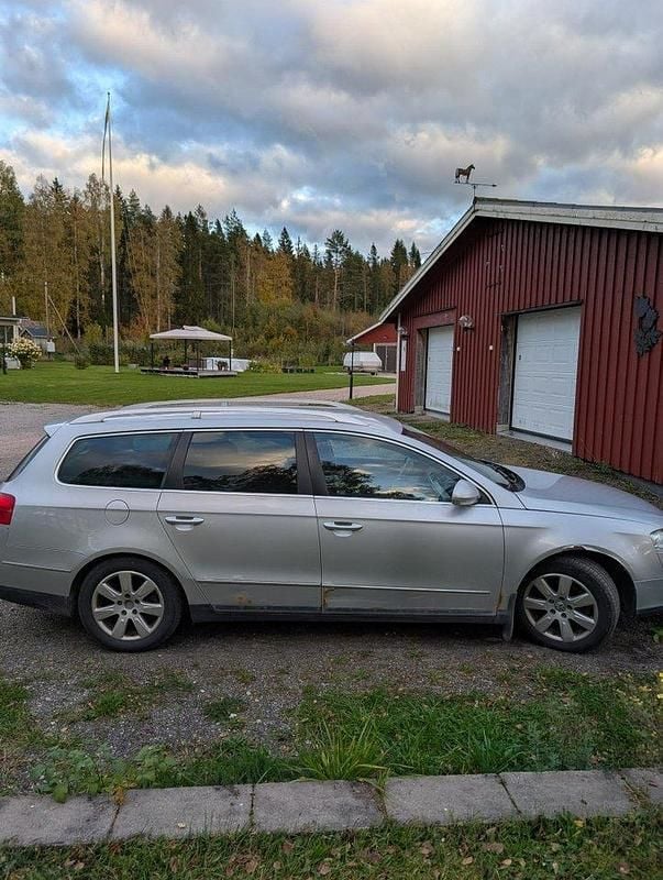 Silver Begagnad 2006 VW Passat Highline Kombi | 11 000 kr (Superpris) - Bild 1/4