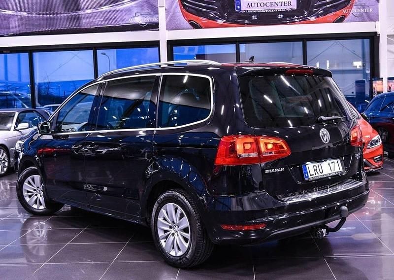 Begagnad VW Sharan 141 HK (103 kW) 2011 Svart Minibuss