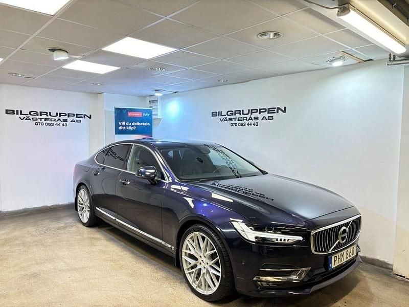 Mörkblå (blå) Begagnad 2017 Volvo S90 Inscription Sedan | 219 900 kr (Marknadspris) - Bild 1/4
