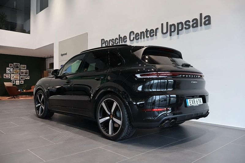 Begagnad Porsche Cayenne 470 HK (345 kW) 2025 Svart SUV