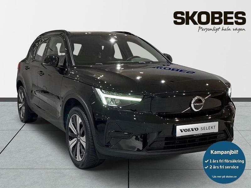 Svart Begagnad 2023 Volvo XC40 Core SUV | 349 900 kr - Bild 1/3