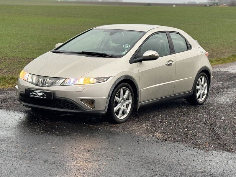Silver Begagnad 2008 Honda Civic Sport Halvkombi | 34 500 kr (Bra pris) - Bild 1/4