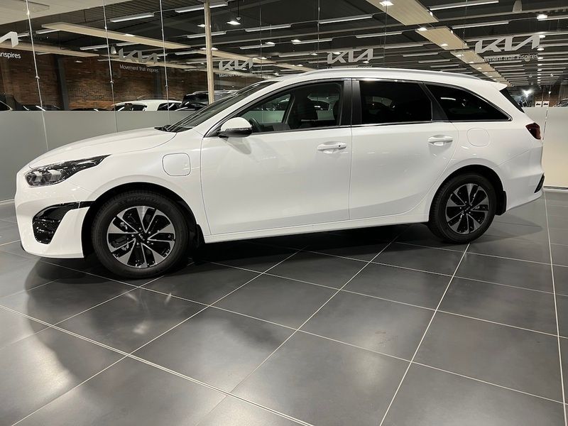 Begagnad Kia Ceed Sportswagon Advance 143 HK (105 kW) 2024 Vit Kombi