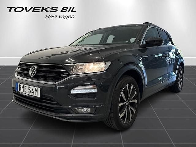Grå (urano grey) Begagnad 2022 VW T-Roc R-line SUV | 264 900 kr (Marknadspris) - Bild 1/4