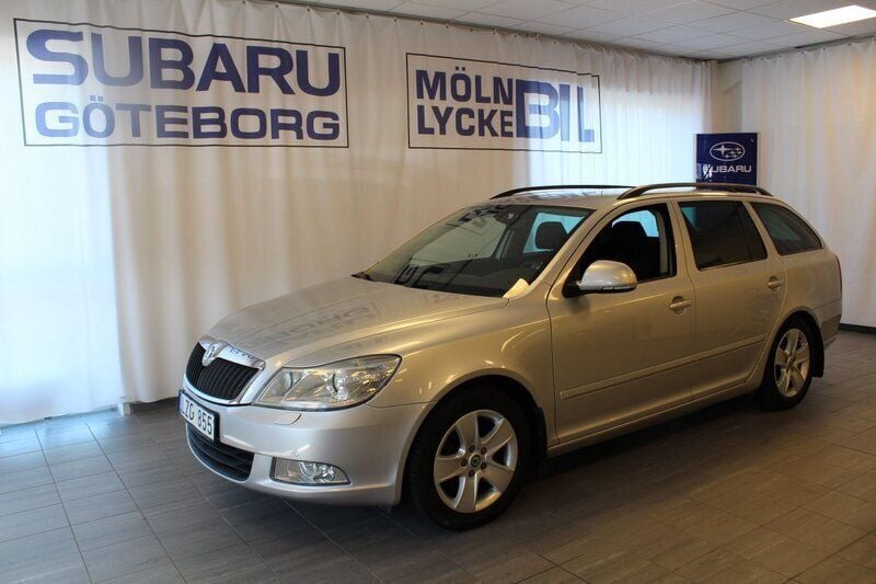 Silver Begagnad 2011 Skoda Octavia Kombi | 94 900 kr (Marknadspris) - Bild 1/4