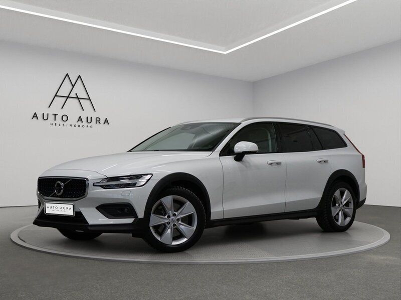 Vit Begagnad 2020 Volvo V60 CC Kombi | 254 900 kr (Marknadspris) - Bild 1/4