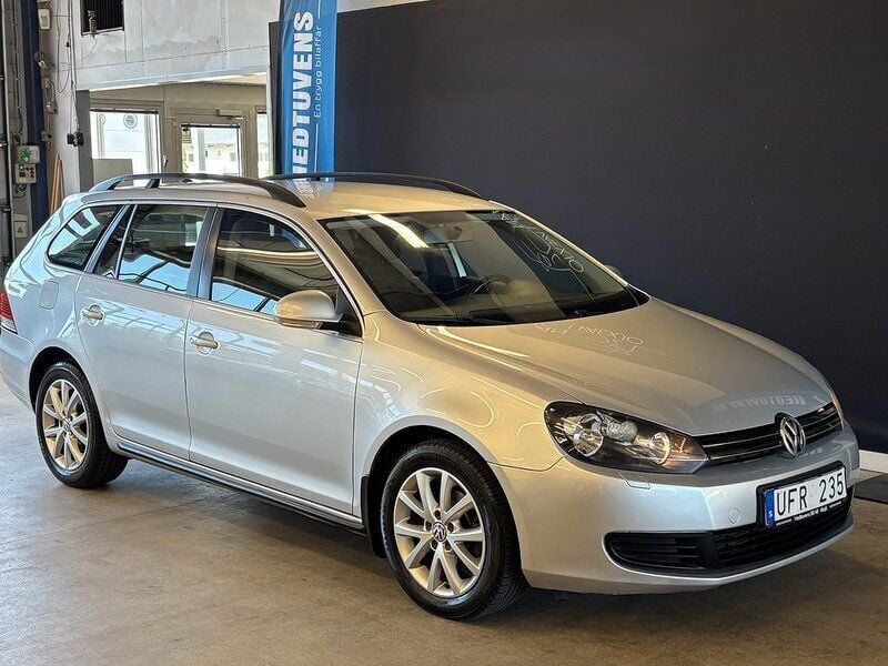 Silver (silvermet) Begagnad 2011 VW Golf VII Comfortline Kombi | 69 800 kr (Lite dyr) - Bild 1/4