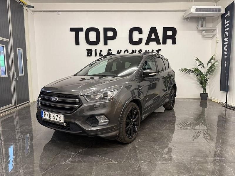 Grå Begagnad 2018 Ford Kuga ST-Line SUV | 169 900 kr (Marknadspris) - Bild 1/4