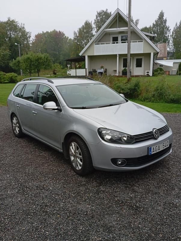 Silver Begagnad 2010 VW Golf VI Kombi | 35 000 kr (Marknadspris) - Bild 1/4