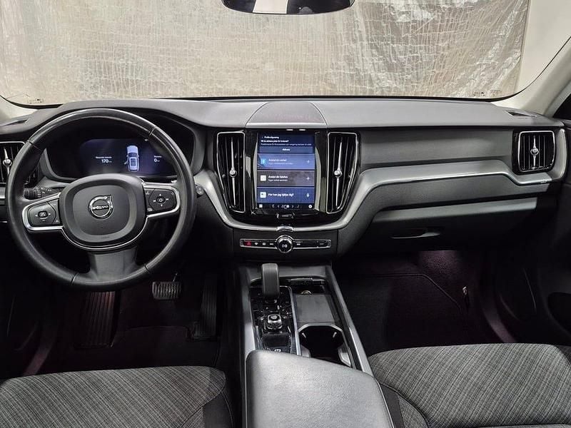 Begagnad Volvo XC60 Core 253 HK (186 kW) 2024 Svart metallic SUV
