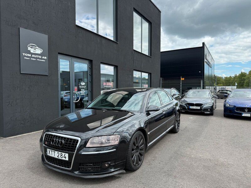 Svart Begagnad 2003 Audi A8 Sedan | 99 900 kr - Bild 1/4