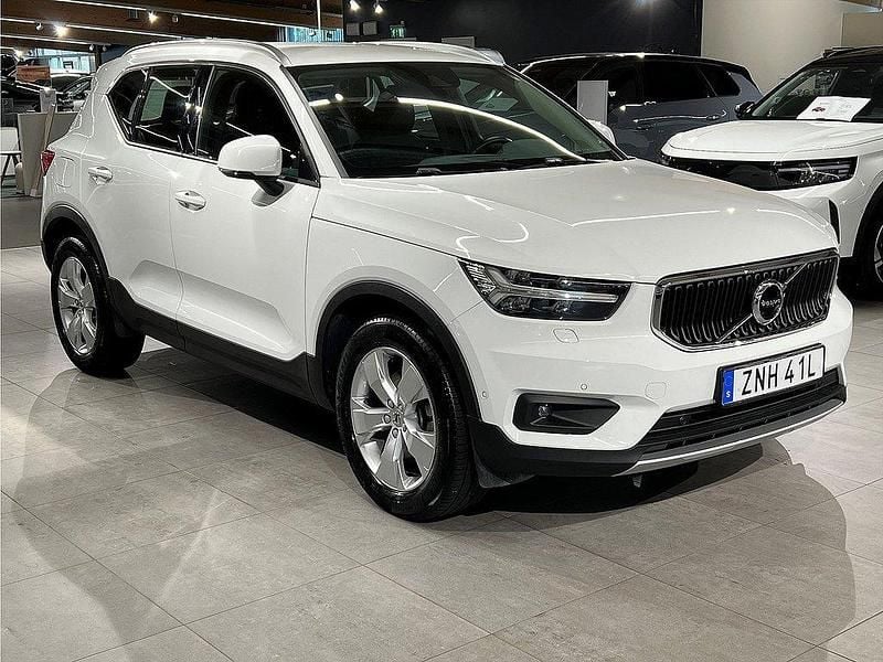 Vit Begagnad 2019 Volvo XC40 Momentum SUV | 289 900 kr (Superpris) - Bild 1/4