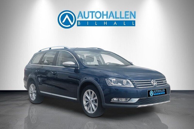Mörkblå (blå) Begagnad 2014 VW Passat Alltrack Kombi | 119 900 kr (Dyr) - Bild 1/4