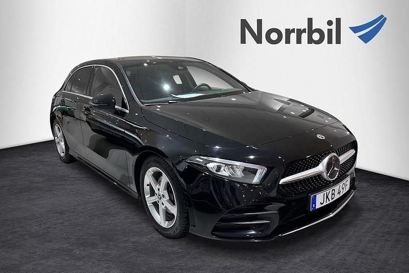 Begagnad Mercedes A180 AMG line 136 HK (100 kW) 2020 Svart Halvkombi