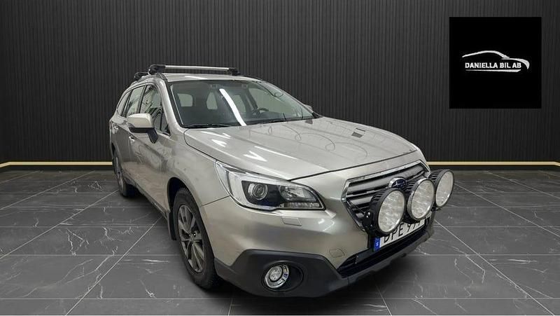 Ljusbrun Begagnad 2015 Subaru Outback Kombi | 129 900 kr (Lite dyr) - Bild 1/4