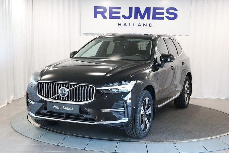 Svart Begagnad 2025 Volvo XC60 Plus SUV | 559 500 kr (Marknadspris) - Bild 1/4