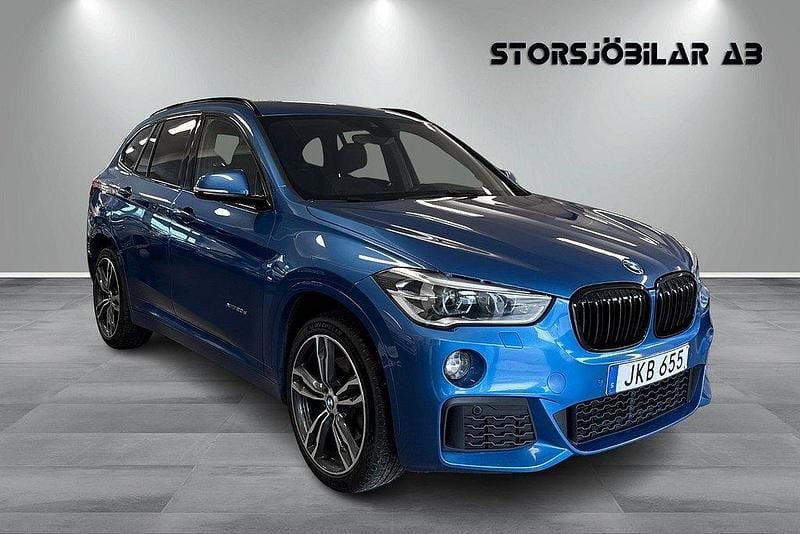 Blå Begagnad 2016 BMW X1 M Sport SUV | 204 000 kr (Dyr) - Bild 1/4
