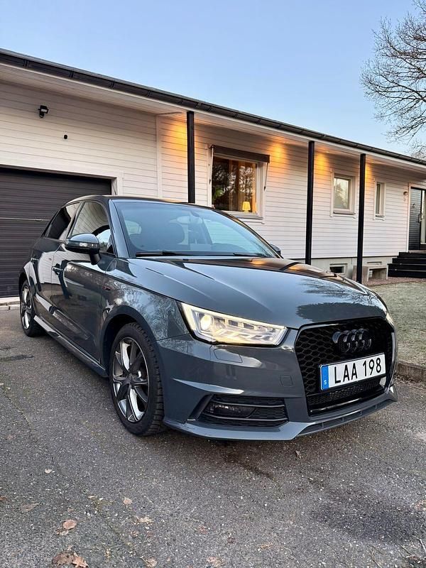 Begagnad Audi A1 Sportback 95 HK (69 kW) 2016 Ovanlig nardo grå lack Halvkombi