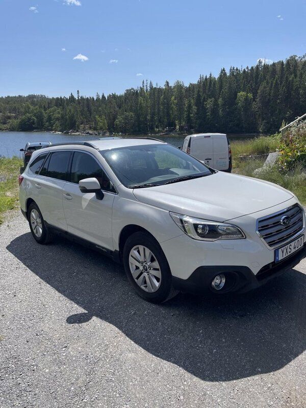 Vit Begagnad 2017 Subaru Outback SUV | 215 000 kr (Marknadspris) - Bild 1/4