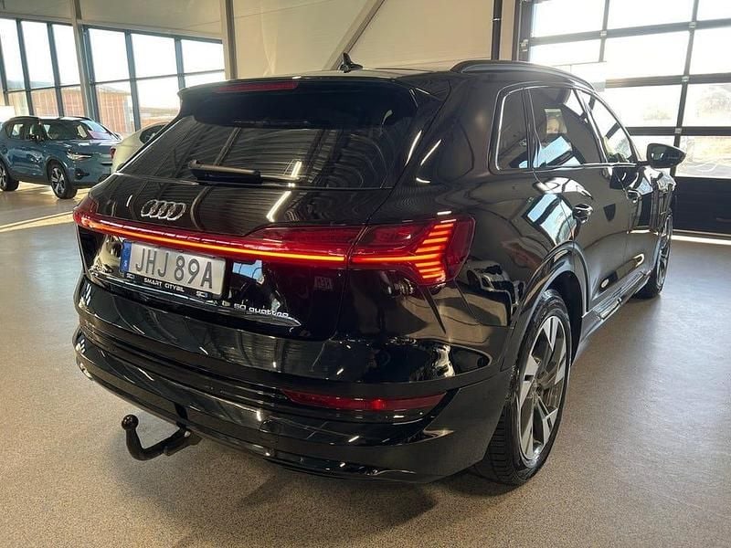 Begagnad Audi e-tron 230 kW (313 HK) 2020 Svart SUV