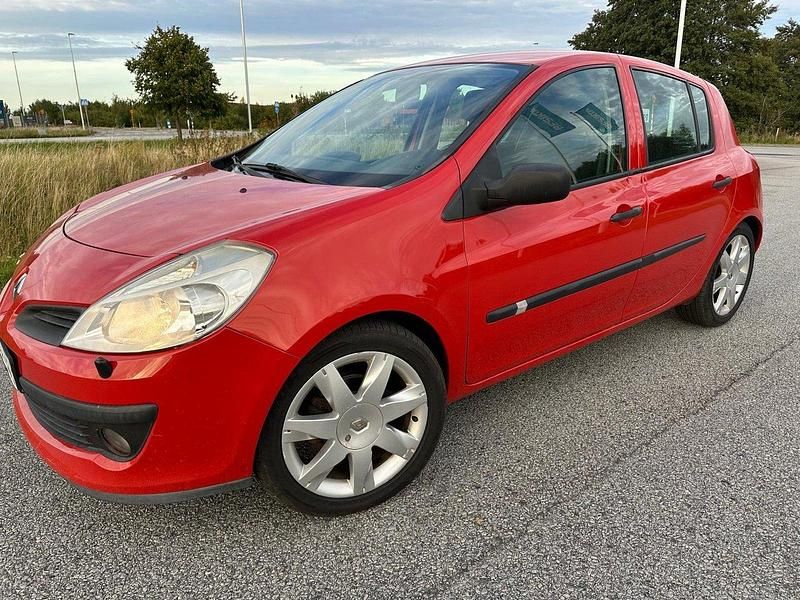 Röd Begagnad 2006 Renault Clio R.S. Halvkombi | 23 500 kr (Marknadspris) - Bild 1/4