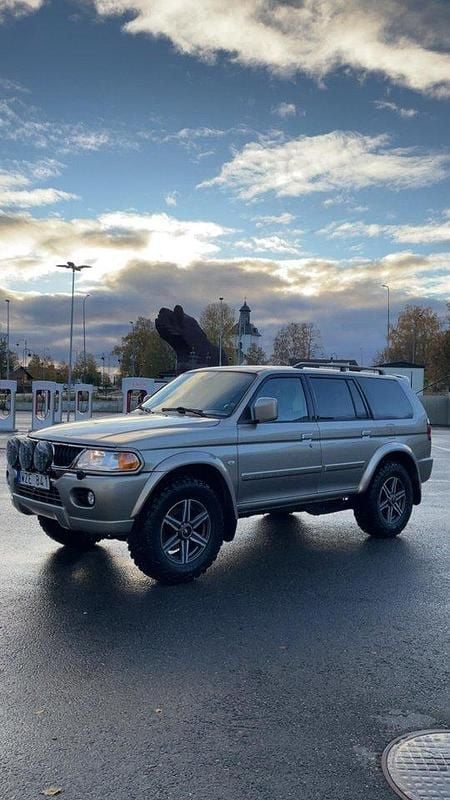 Grå Begagnad 2005 Mitsubishi Pajero SUV | 79 000 kr - Bild 1/4