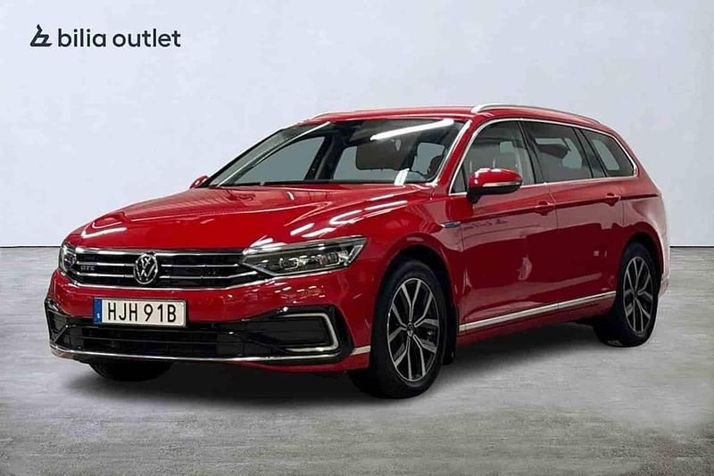 Röd Begagnad 2022 VW Passat GTE Kombi | 279 900 kr (Marknadspris) - Bild 1/1