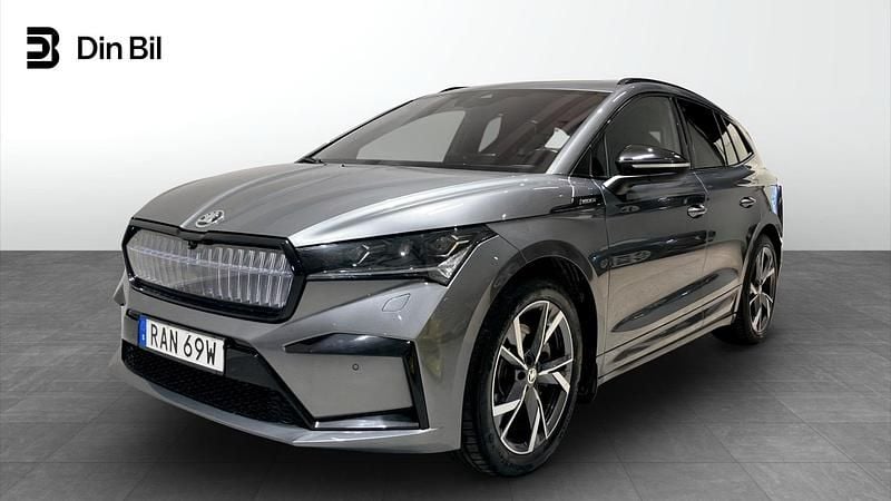 Grå Begagnad 2023 Skoda Enyaq iV SUV | 434 900 kr (Lite dyr) - Bild 1/4