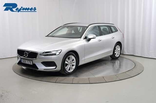 Begagnad Volvo V60 Momentum 197 HK (144 kW) 2022 Kombi