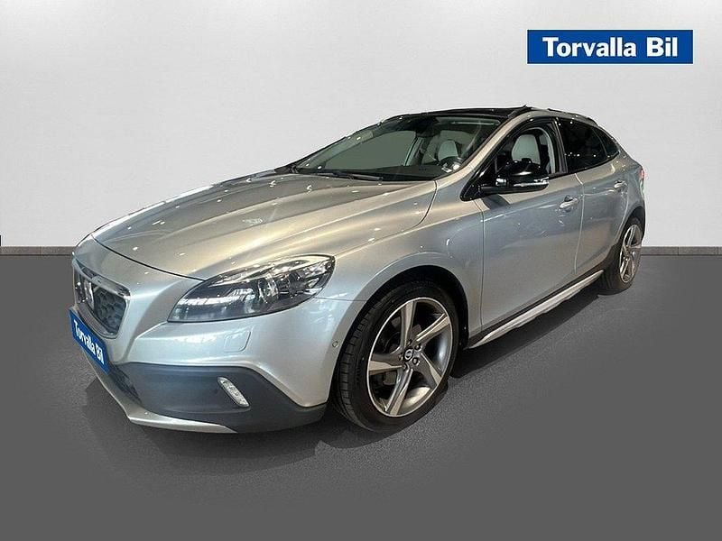 Silver Begagnad 2013 Volvo V40 CC Momentum Kombi | 154 900 kr (Marknadspris) - Bild 1/4
