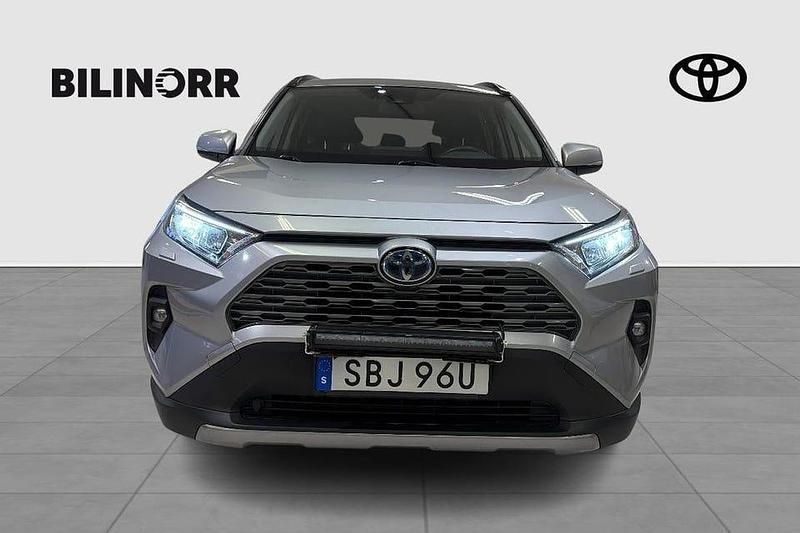 Begagnad Toyota RAV4 Hybrid Active 224 HK (164 kW) 2022 Silver SUV