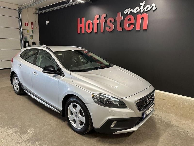 Ljusgrå Begagnad 2012 Volvo V40 CC Summum Kombi | 149 900 kr (Marknadspris) - Bild 1/4