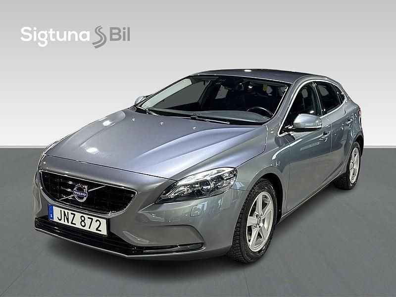 Grå Begagnad 2014 Volvo V40 Momentum Halvkombi | 139 900 kr (Marknadspris) - Bild 1/3