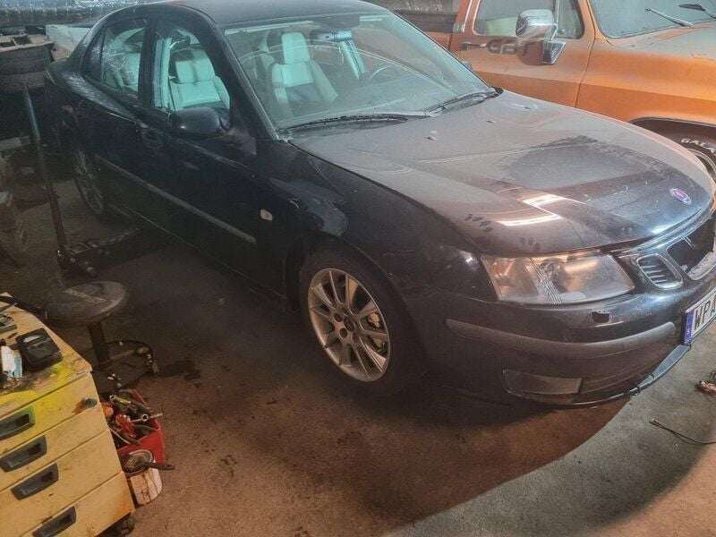 Svart Begagnad 2005 Saab 9-3 Vector Sedan | 6 000 kr - Bild 1/4