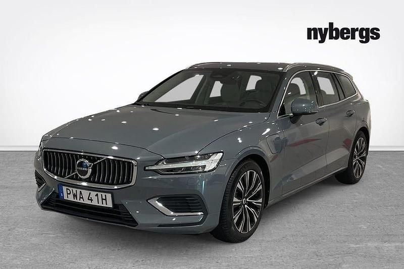 Grå Begagnad 2024 Volvo V60 Core Kombi | 399 000 kr (Superpris) - Bild 1/4