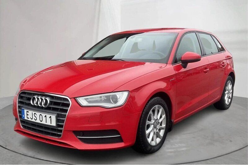Röd Begagnad 2016 Audi A3 Sportback e-tron Attraction Sedan | 79 900 kr - Bild 1/4