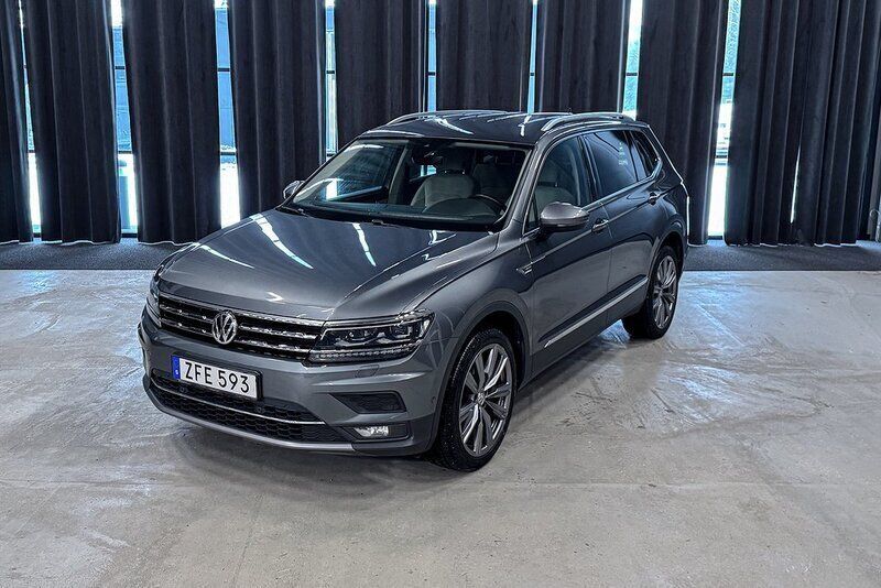 Mörkgrå (grå) Begagnad 2017 VW Tiguan Allspace SUV | 299 900 kr (Marknadspris) - Bild 1/4
