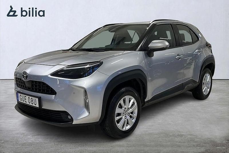 Silver Begagnad 2024 Toyota Yaris Cross Active SUV | 279 900 kr (Marknadspris) - Bild 1/4