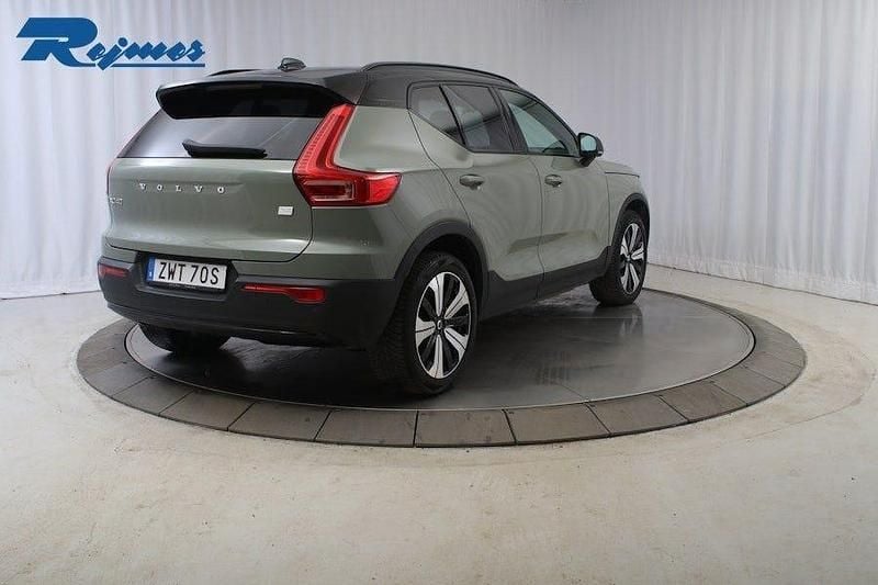 Begagnad Volvo XC40 Plus 300 kW (408 HK) 2023 Sage green metallic SUV