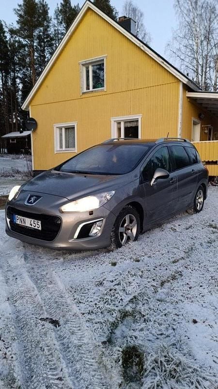 Grå Begagnad 2012 Peugeot 308 Kombi | 29 000 kr (Marknadspris) - Bild 1/4