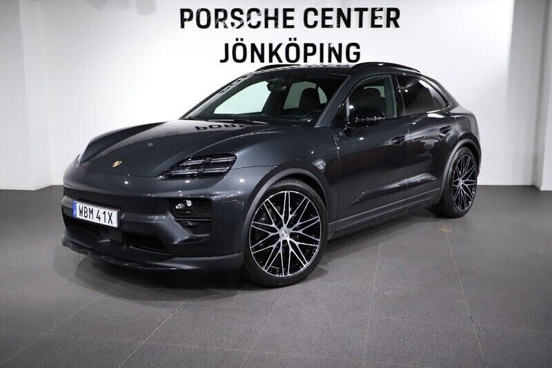 Grå (grey) Begagnad 2024 Porsche Macan SUV | 995 000 kr - Bild 1/3