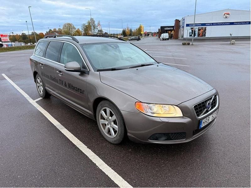 Grå Begagnad 2012 Volvo V70 Kombi | 45 000 kr (Superpris) - Bild 1/4