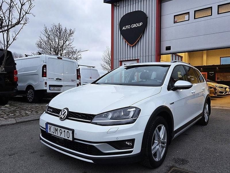 Vit Begagnad 2015 VW Golf Alltrack Kombi | 129 900 kr (Marknadspris) - Bild 1/4