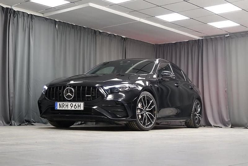 Begagnad Mercedes A35 AMG AMG 306 HK (225 kW) 2023 Svart Sedan