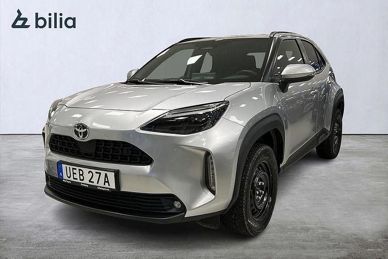 Silver Begagnad 2025 Toyota Yaris Cross Active SUV | 319 900 kr (Marknadspris) - Bild 1/4