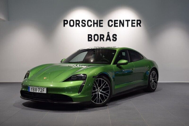 Grön (green) Begagnad 2021 Porsche Taycan Sedan | 699 000 kr - Bild 1/3