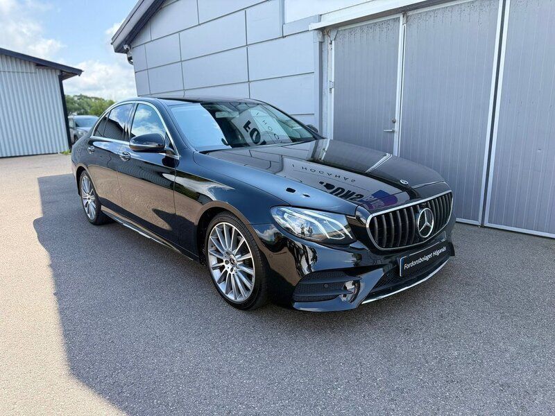 Svart Begagnad 2016 Mercedes E220 Avantgarde Sedan | 269 900 kr (Lite dyr) - Bild 1/4